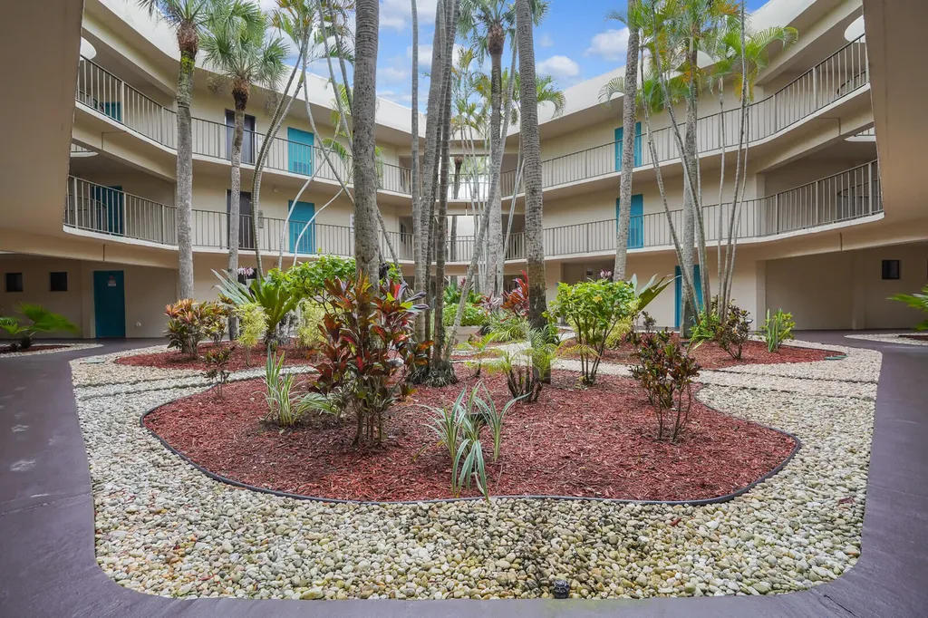 5190 Las Verdes Circle Delray Beach FL 33484