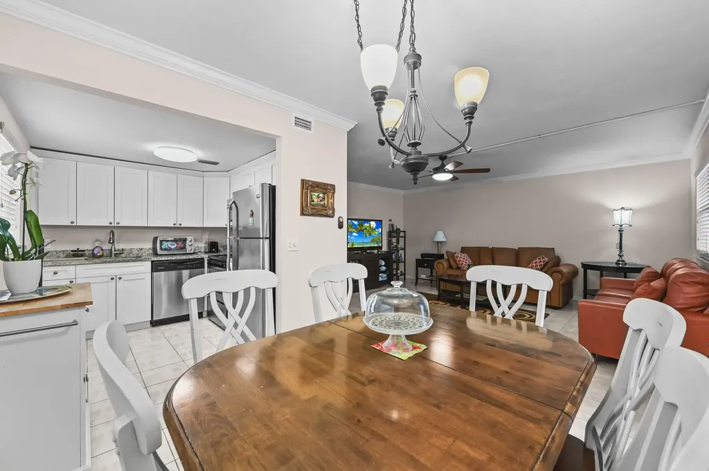 213 Brittany Delray Beach FL 33446