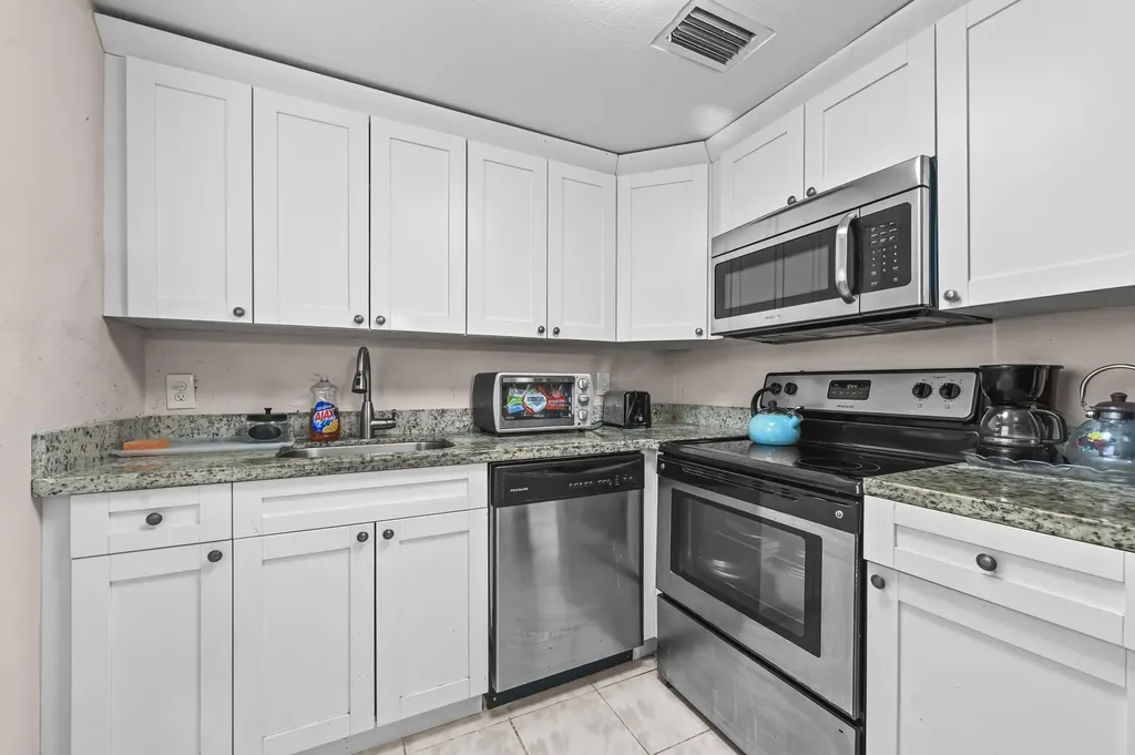 213 Brittany Delray Beach FL 33446