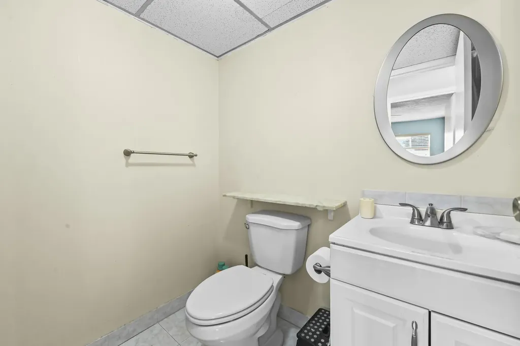 213 Brittany Delray Beach FL 33446