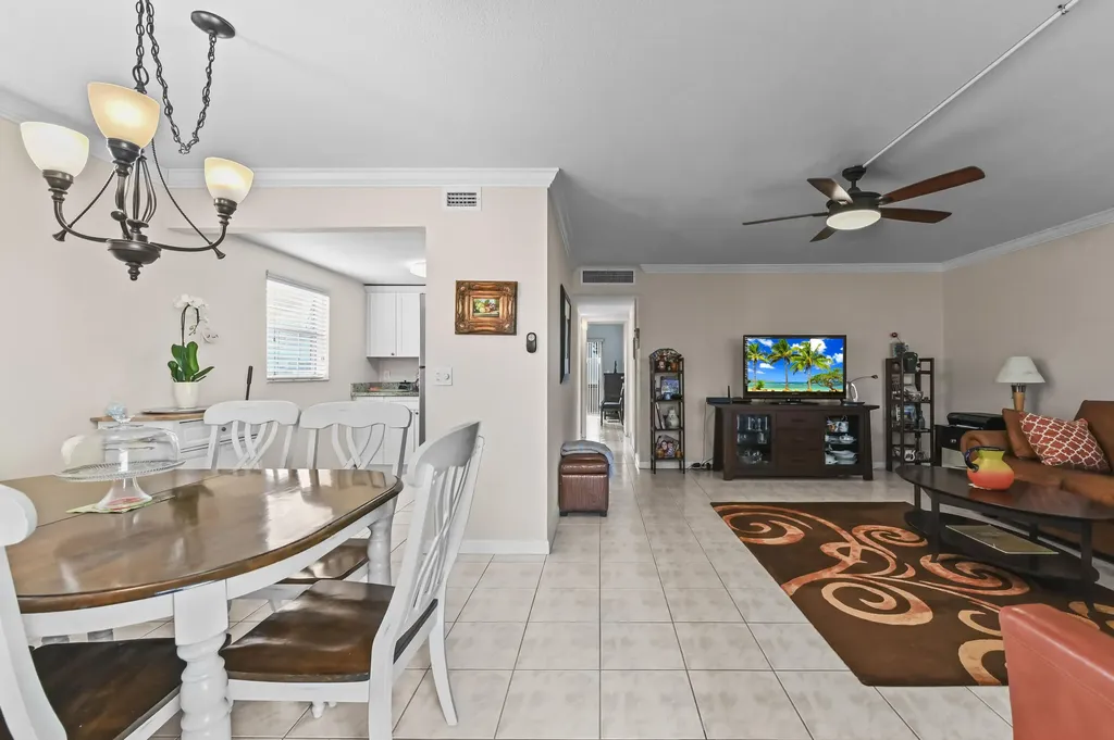 213 Brittany Delray Beach FL 33446