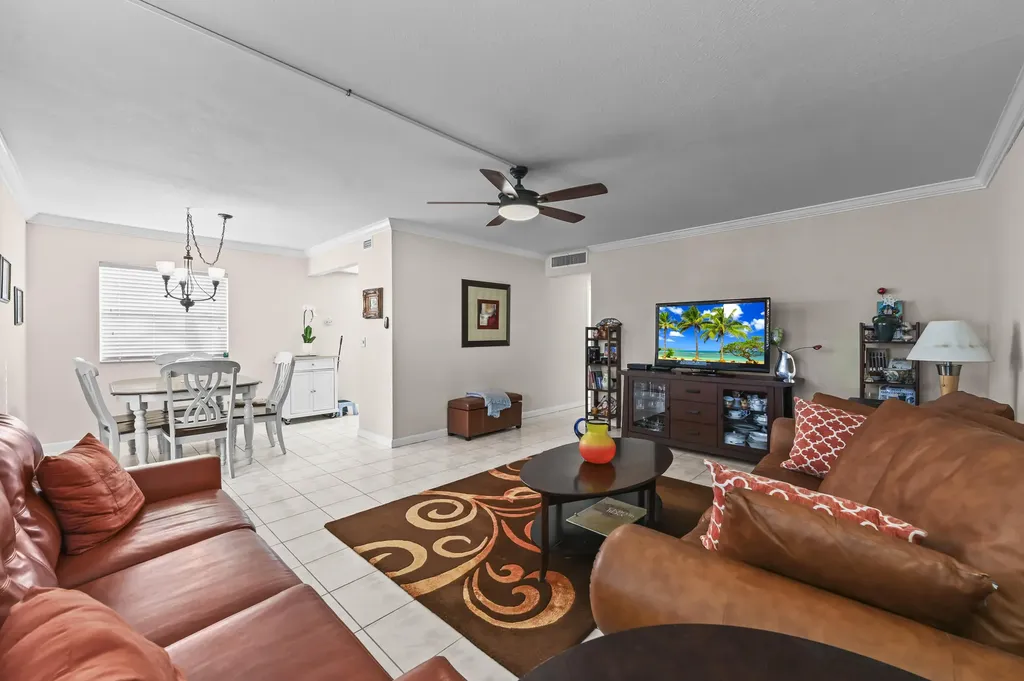 213 Brittany Delray Beach FL 33446