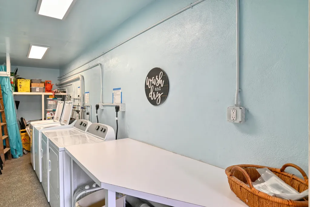 102 Coventry E West Palm Beach FL 33417