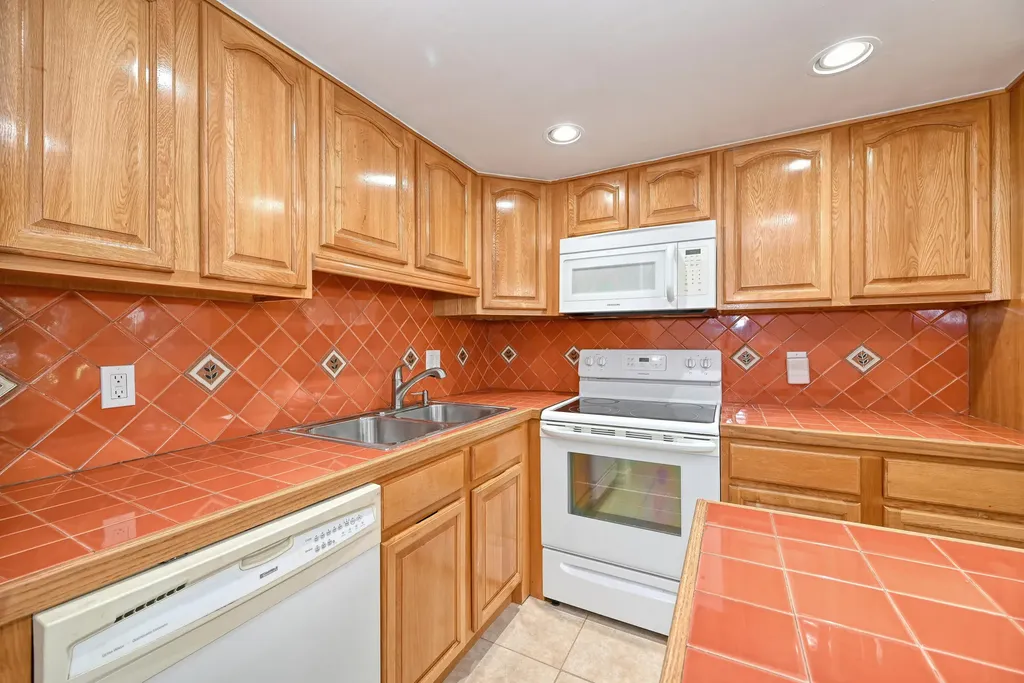 102 Coventry E West Palm Beach FL 33417