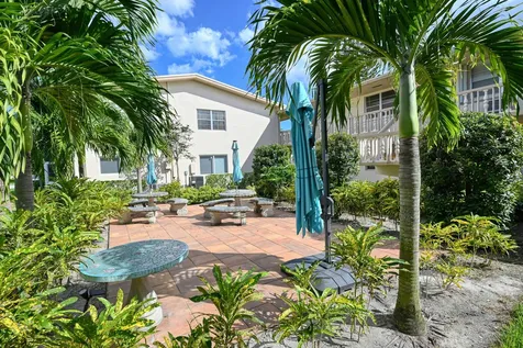 102 Coventry E West Palm Beach FL 33417