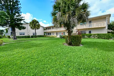 102 Coventry E West Palm Beach FL 33417