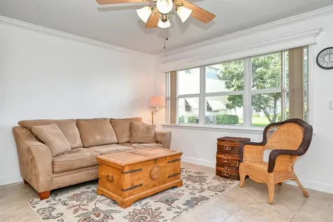 102 Coventry E West Palm Beach FL 33417