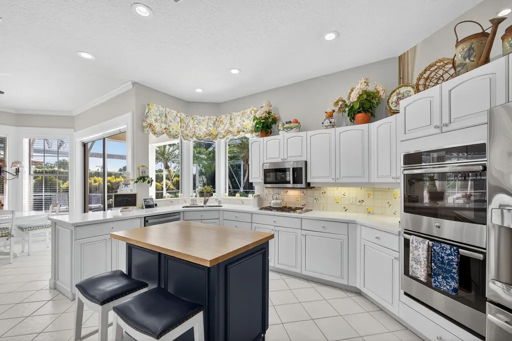 8784 Lakes Boulevard West Palm Beach FL 33412