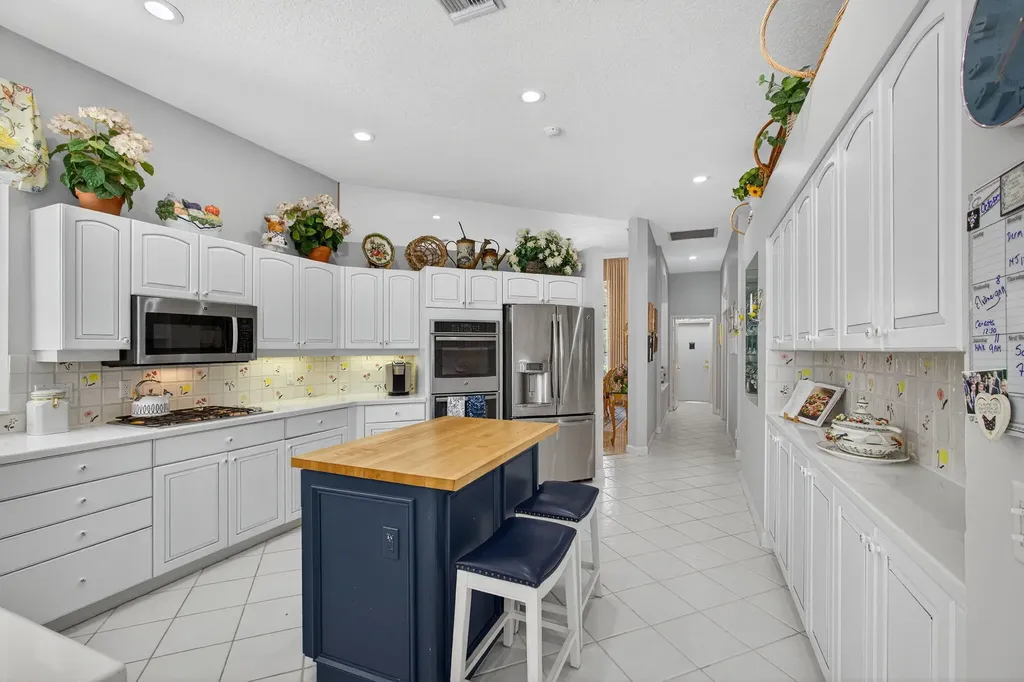 8784 Lakes Boulevard West Palm Beach FL 33412