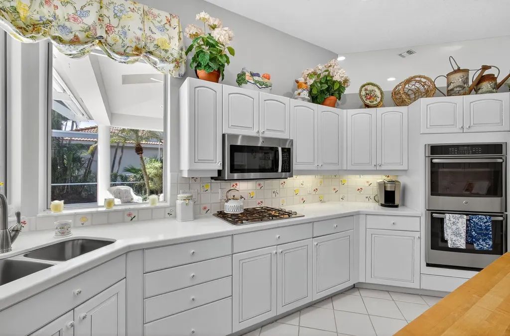 8784 Lakes Boulevard West Palm Beach FL 33412