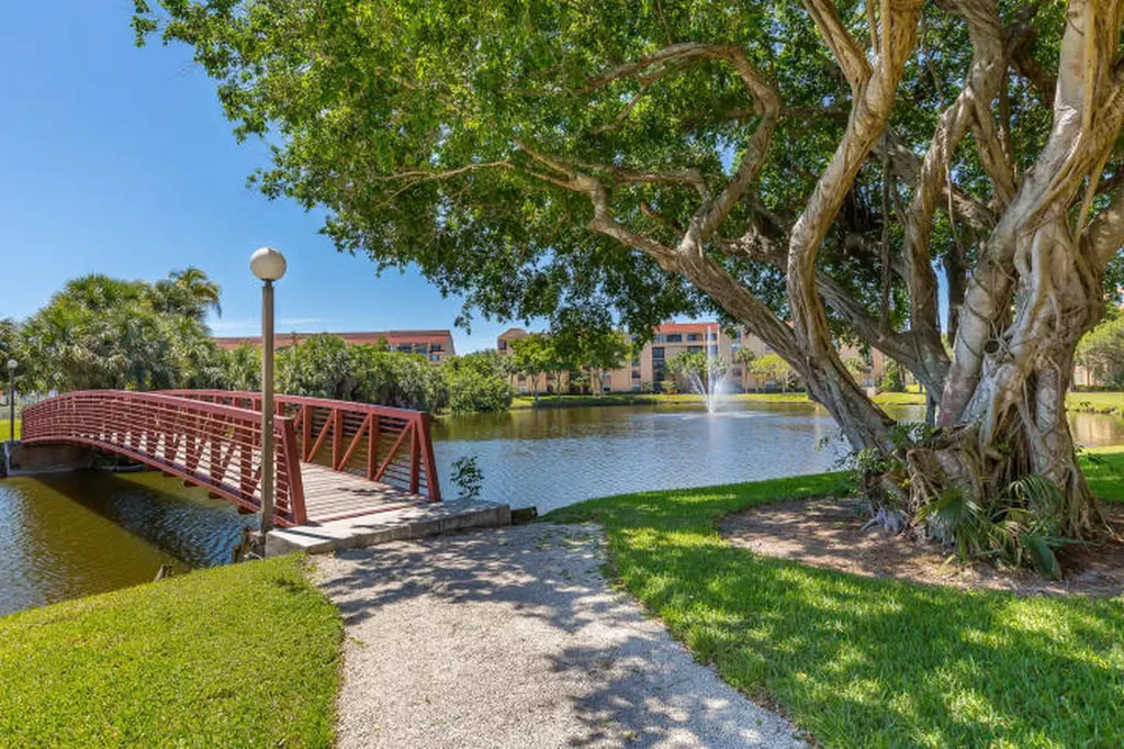 825 Egret Circle Delray Beach FL 33444