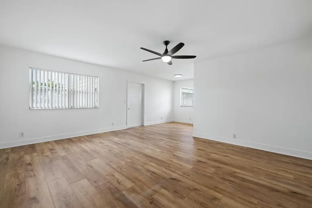 613 Monaco M Delray Beach FL 33446