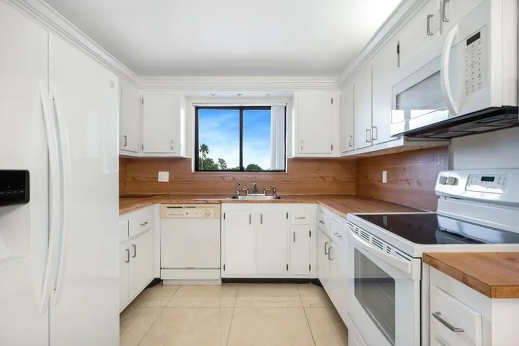 7770 Tahiti Lane Lake Worth FL 33467