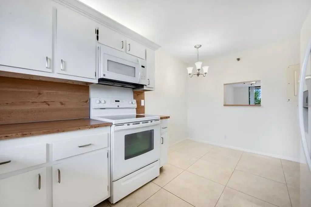 7770 Tahiti Lane Lake Worth FL 33467