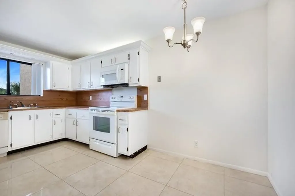 7770 Tahiti Lane Lake Worth FL 33467