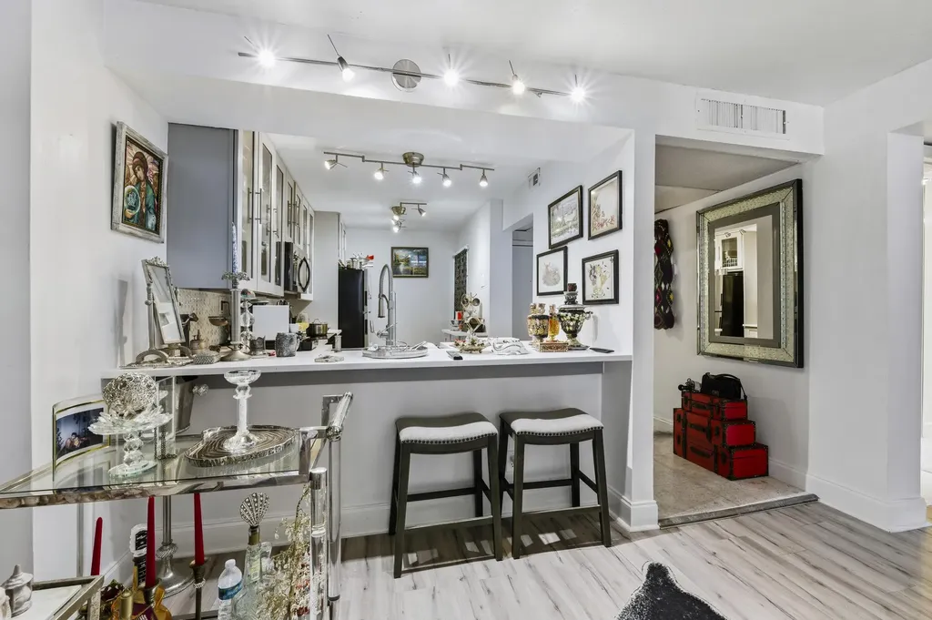 8 Royal Palm Way Boca Raton FL 33432
