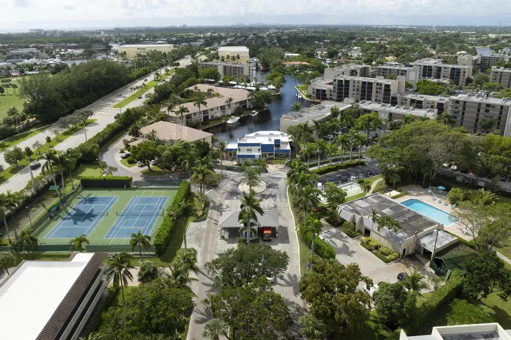 8 Royal Palm Way Boca Raton FL 33432
