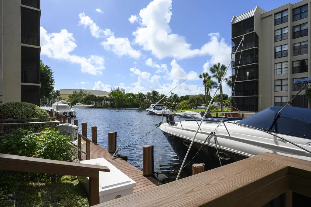 8 Royal Palm Way Boca Raton FL 33432