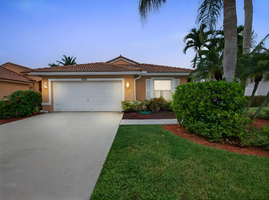 6219 Grand Cypress Circle Lake Worth FL 33463