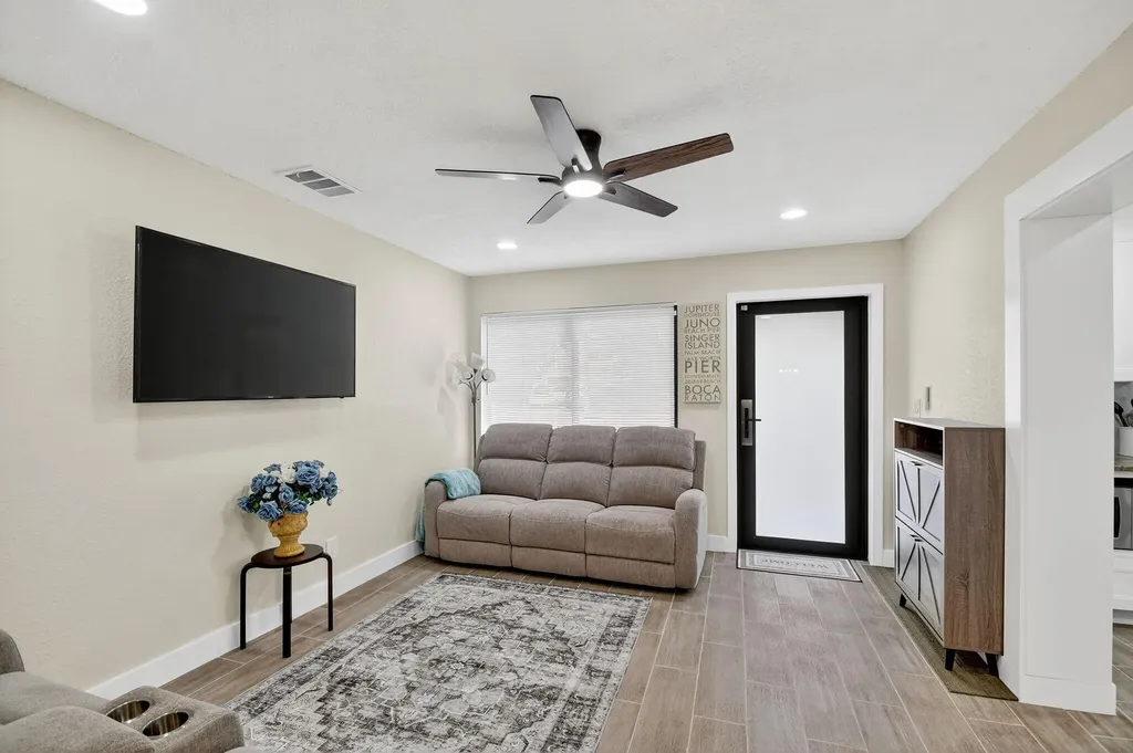 5008 Parker Avenue West Palm Beach FL 33405