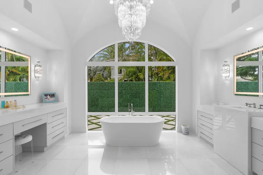 111 Via Palacio Palm Beach Gardens FL 33418