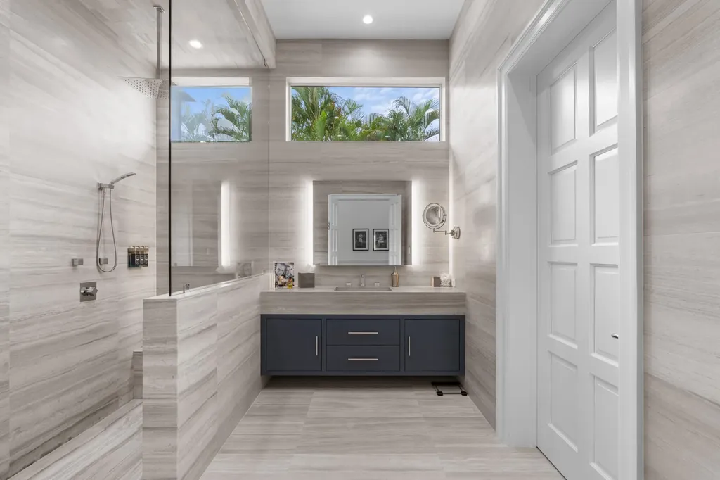 111 Via Palacio Palm Beach Gardens FL 33418