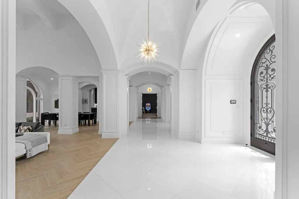 111 Via Palacio Palm Beach Gardens FL 33418