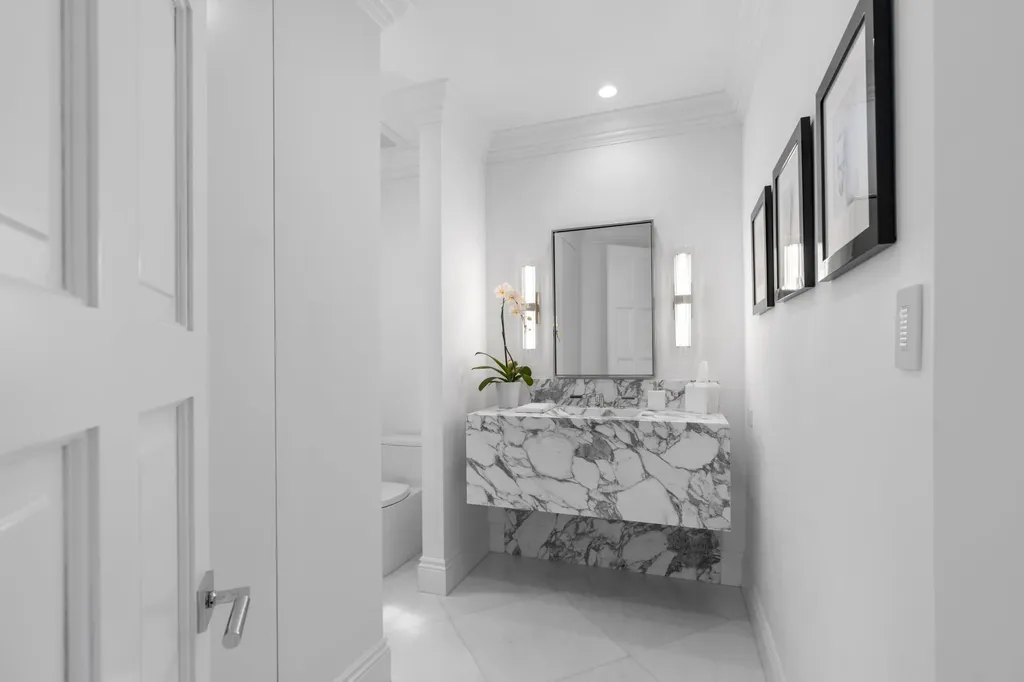 111 Via Palacio Palm Beach Gardens FL 33418