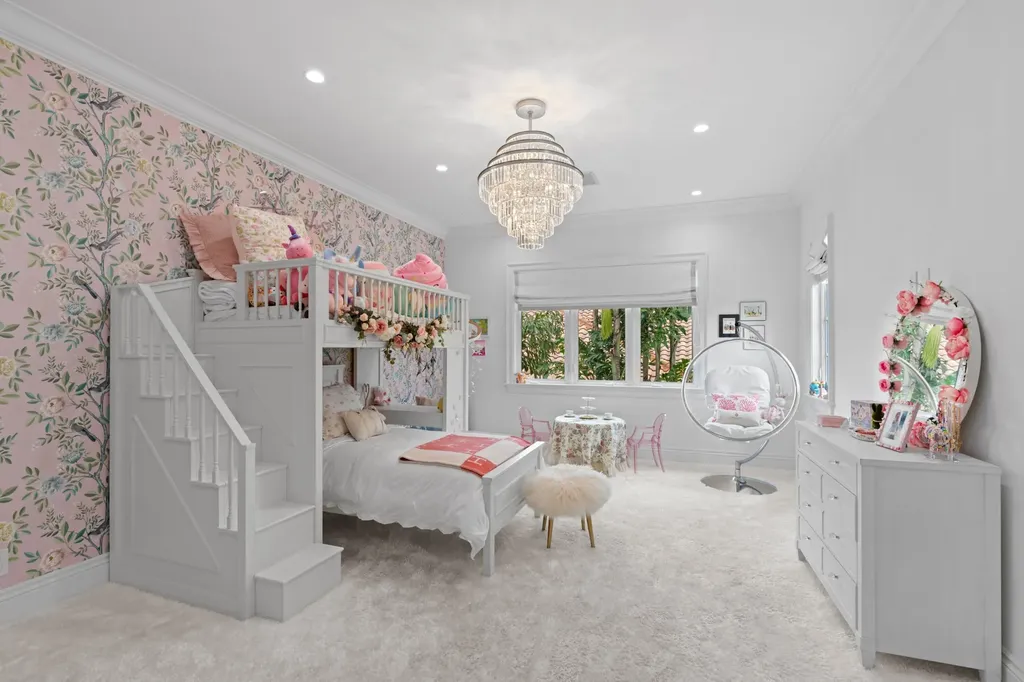 111 Via Palacio Palm Beach Gardens FL 33418
