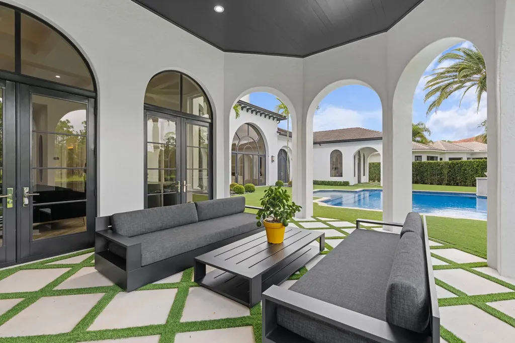 111 Via Palacio Palm Beach Gardens FL 33418