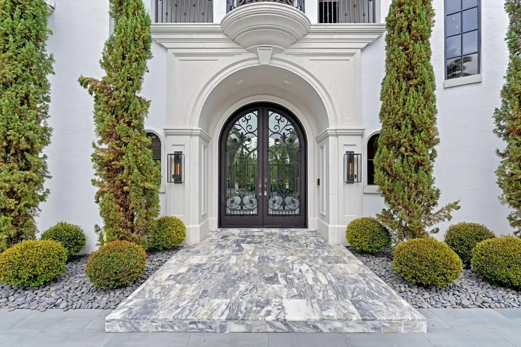 111 Via Palacio Palm Beach Gardens FL 33418