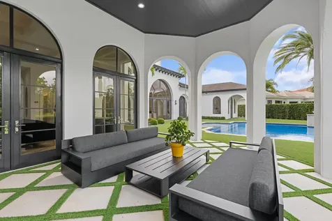 111 Via Palacio Palm Beach Gardens FL 33418