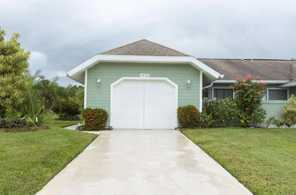 1421 SE Larkwood Circle Port St Lucie FL 34952