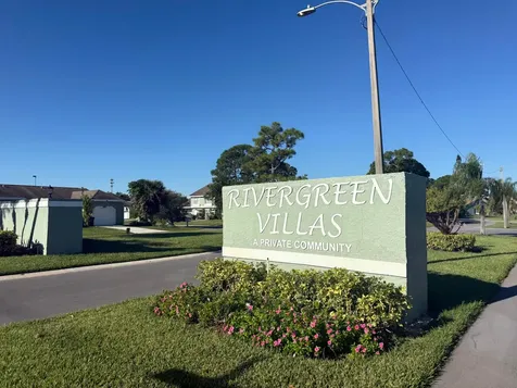 1421 SE Larkwood Circle Port St Lucie FL 34952