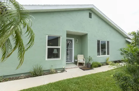 1421 SE Larkwood Circle Port St Lucie FL 34952