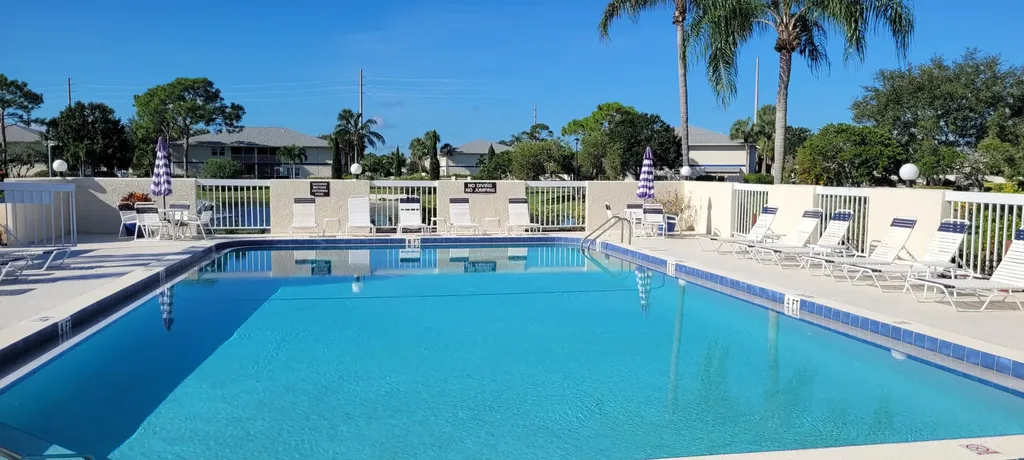 1516 SE Royal Green Circle Port St Lucie FL 34952