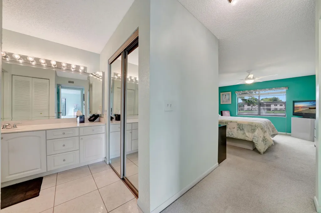 9289 Vista Del Lago Boca Raton FL 33428