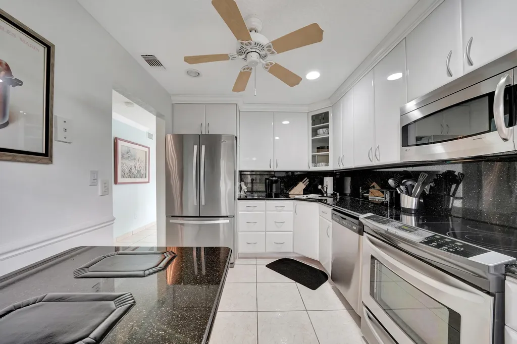 9289 Vista Del Lago Boca Raton FL 33428