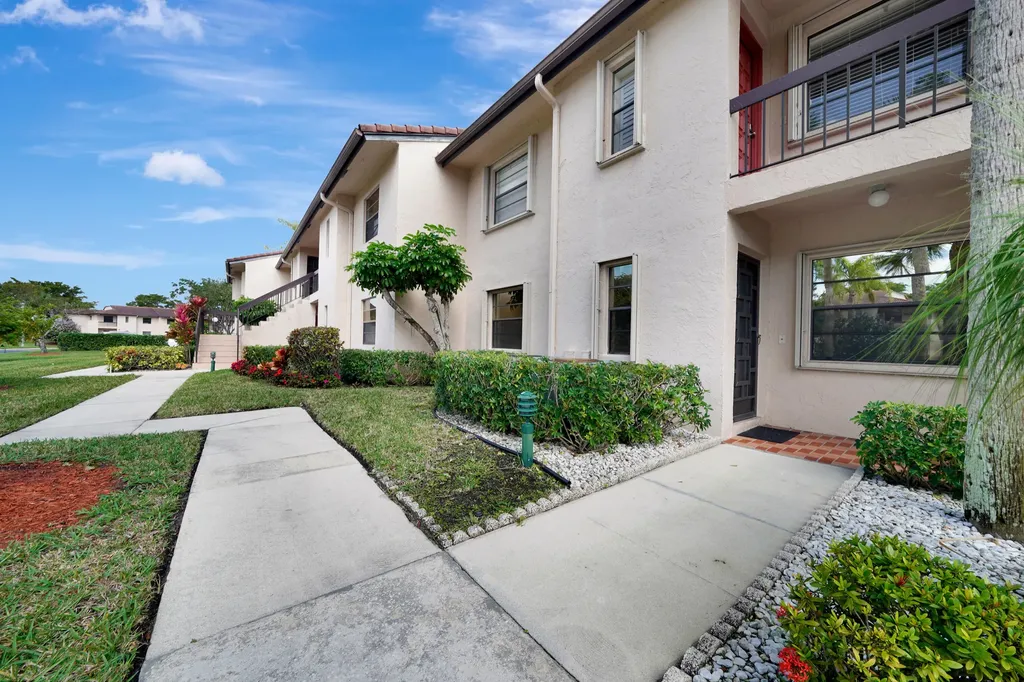 9289 Vista Del Lago Boca Raton FL 33428