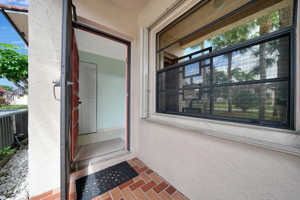 9289 Vista Del Lago Boca Raton FL 33428