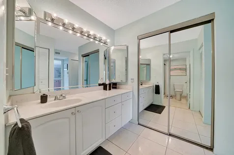 9289 Vista Del Lago Boca Raton FL 33428