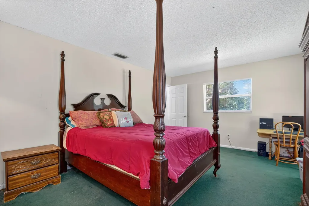 8011 45th Way N Palm Beach Gardens FL 33418