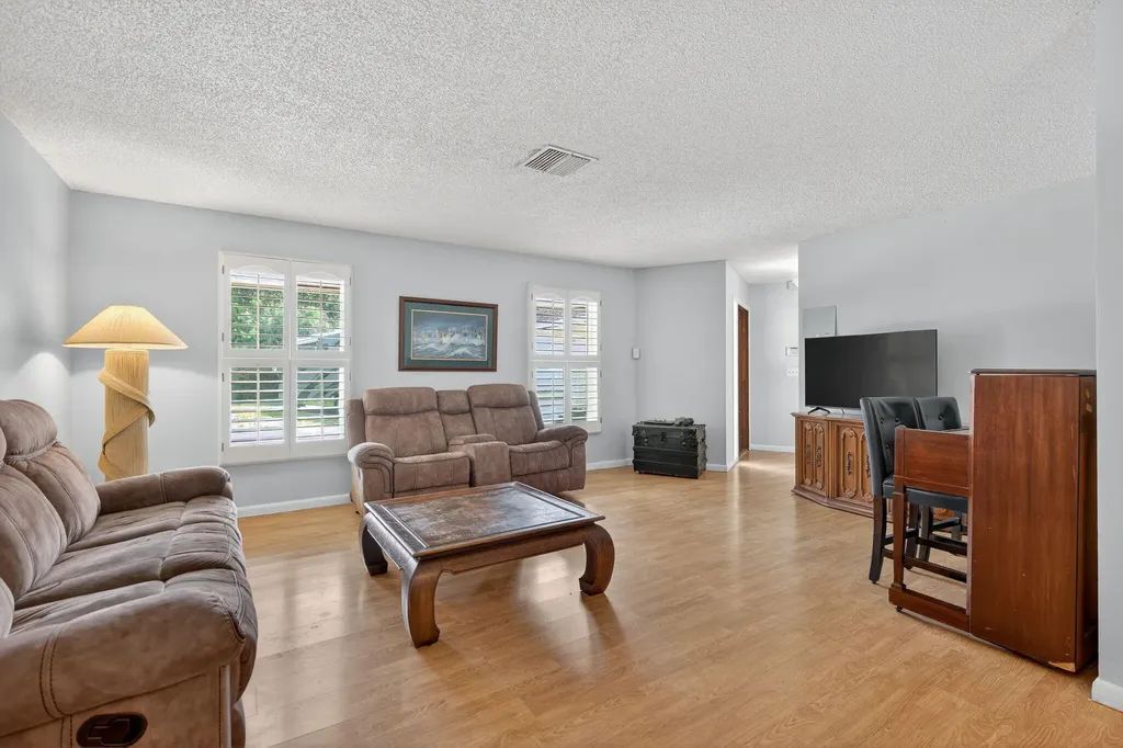 8011 45th Way N Palm Beach Gardens FL 33418