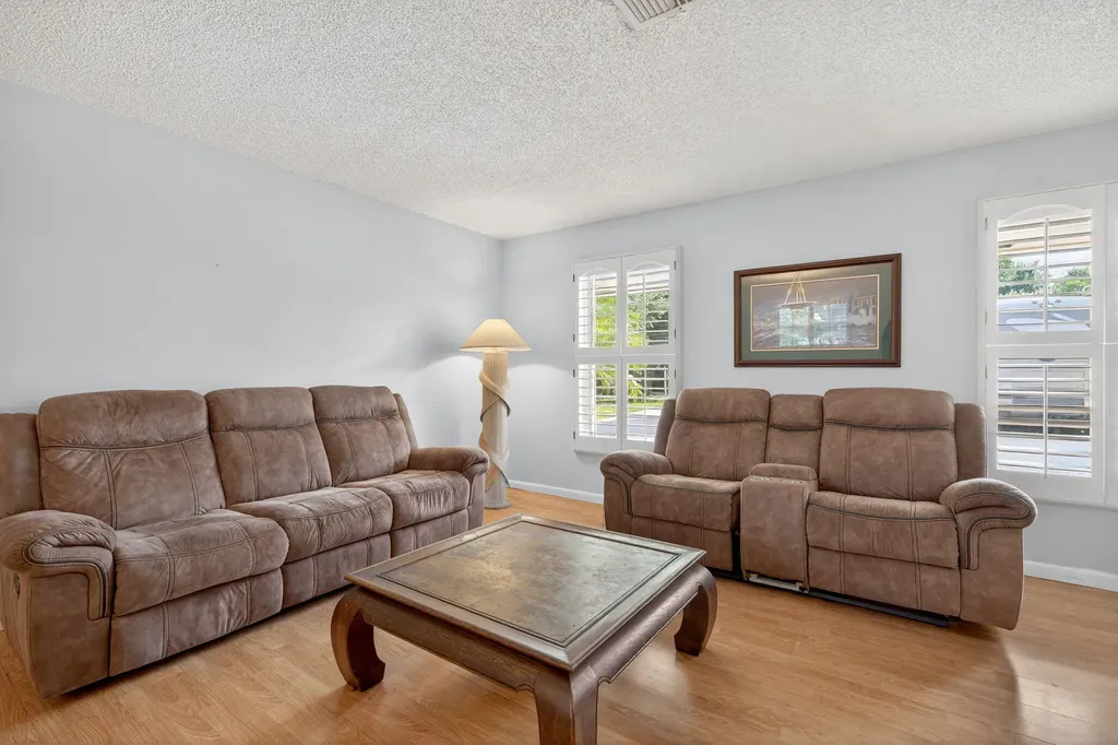 8011 45th Way N Palm Beach Gardens FL 33418