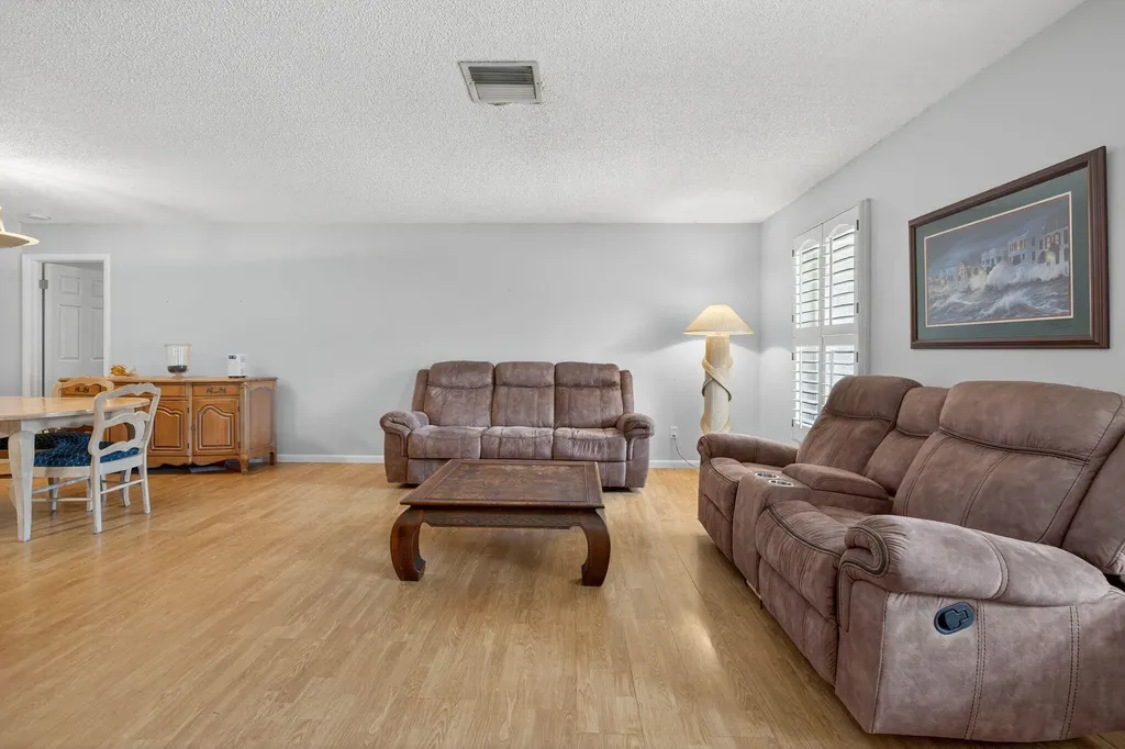 8011 45th Way N Palm Beach Gardens FL 33418