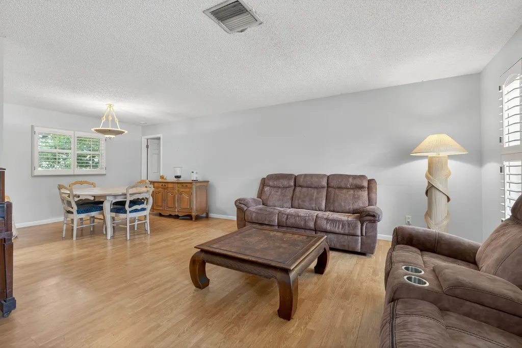 8011 45th Way N Palm Beach Gardens FL 33418