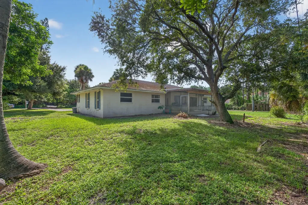 8011 45th Way N Palm Beach Gardens FL 33418