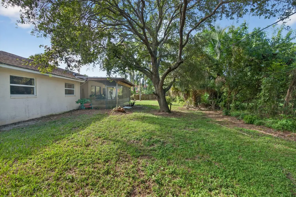 8011 45th Way N Palm Beach Gardens FL 33418