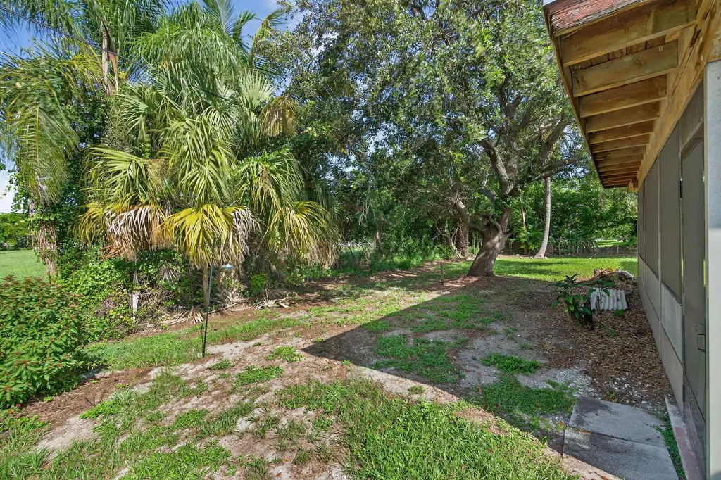 8011 45th Way N Palm Beach Gardens FL 33418
