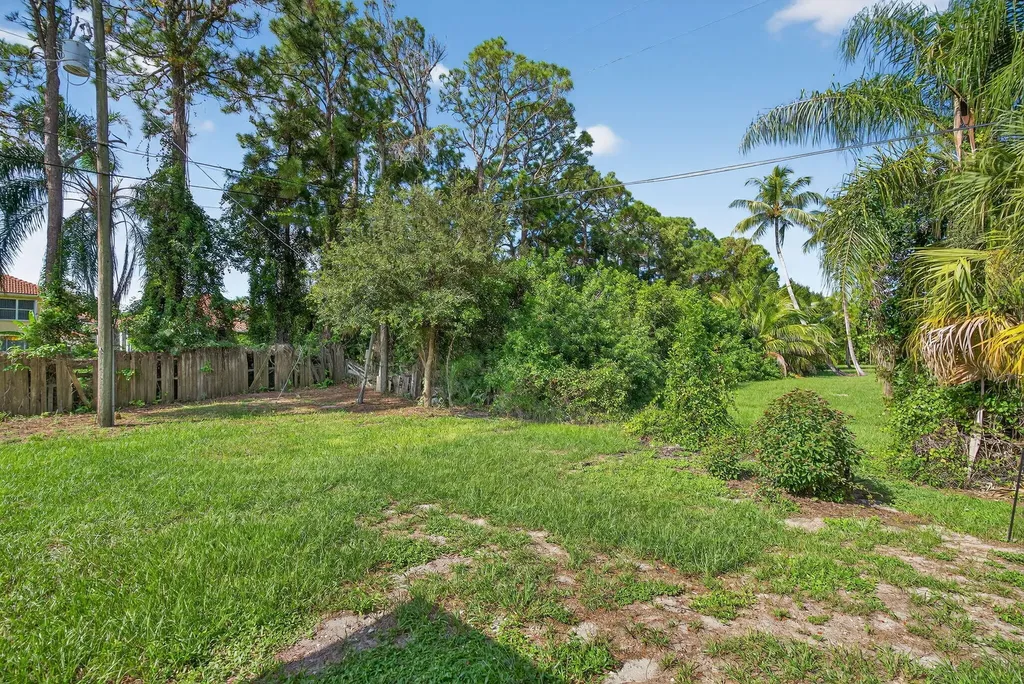 8011 45th Way N Palm Beach Gardens FL 33418